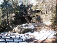 Lesní divadlo Mlýny: Lesní divadlo za vsí Mlýny nedaleko Kytlice