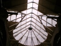Prosklená střecha neratovského kostela