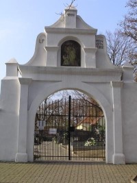 Hřbitovní brána s novorenesančním hřbitovem: Hřbitovní brána s novorenesančním hřbitovem autor: město Velké Pavlovice