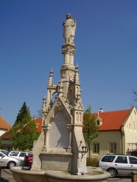 Památník Lichtenštejnů na náměstí