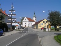 Střed obce s kostelem sv. Ondřeje