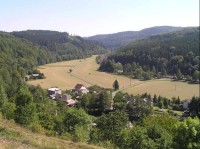 Pohled z Hoštejna: Silniční zkratka a železnice do Zábřeha.