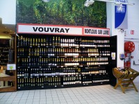 Vinný koutek značky Vouvray v supermarketu E.Leclerc