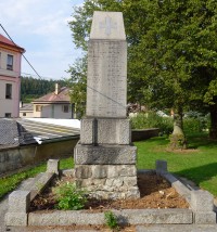 Pomník padlých u kostela sv. Jiljí