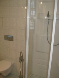 apartmán 1B-WC+sprchový kout