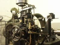 Elektrárna Čeňkova pila: Původní generátor z roku 1912 ve staré elektrárně - dodnes funkční (2005)