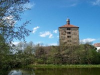 Původní věž středověké tvrze