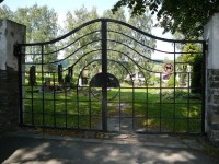Jívová: Brána na hřbitov