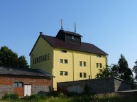 Bohuňovice: Hospodář.budova před nádražím