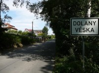 Dolany - VÉSKA: 035_Označení začátku osady u silnice od Dolan.
