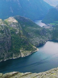 Prekestolen - pohled do Lysefjordu