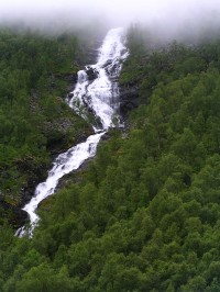 V údolí Utladálen míjíme několik dalších vodopádů, ale Vettifossen není žádný z nich.