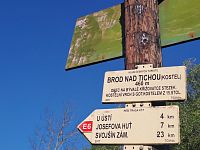 Brodu nad Tichou po břehu Mže do Svojšína