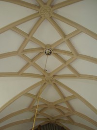 strop kostelní lodi