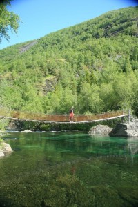 most přes řeku