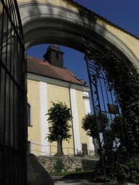 3.brána do areál karmelitánského kláštera v Kostelním Vydří - 31.7.2010