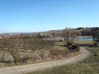 Pohled na biotop a obec Kovalovice - 25.3.2012