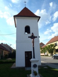 Zvonice ve Zbýšově s křížkem - 10.5.2012