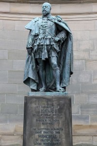 Edinburgh socha krále Edwarda v Holyroodhouse