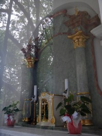 Něbrojova kaple oltář