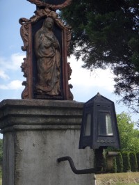 lucerna a Panna Marie kříž u cesty