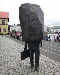 Reykjavík socha na břehu jezera