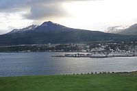 pohled na Akureyri přes fjord