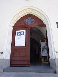 vchod do kostela