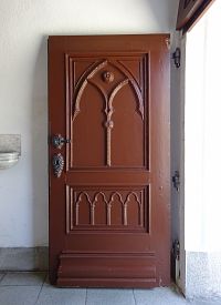 vyřezávané dveře
