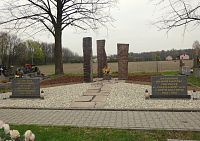 pomník na hřbitově v Bohumíně-Skřečoni
