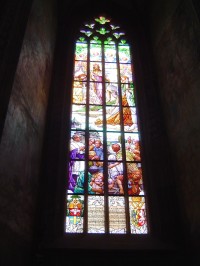 Kutná Hora sv. Barbora okenní vitráž