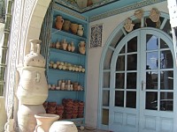 Nabeul keramická dílna - nad vchodem ruka Fátimy