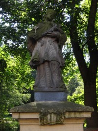 Šilheřovice sv.Jan Nepomucký u vchodu do parku