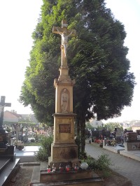 Ludgeřovice kříž na hřbitově u kostela sv. Mikuláše