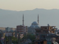 Kahta pohled na mešitu z hotelu Nemrut