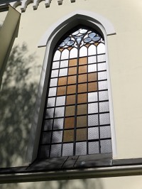 Studénka okenní vitráž kiostela