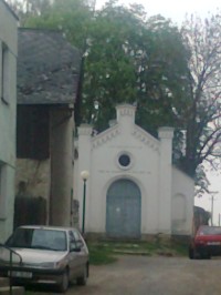 fotografie pořízena od vchodových dveří do židovské synagogy