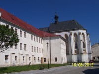fotografie kostela se sákristií z ulice Olomoucká 