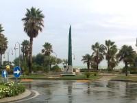 pomník je umístěn u kruhového objezdu, kde u moře končí tzv. staré město (centrum) San Benedetta del Tronta