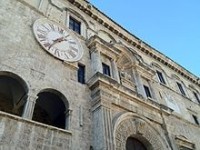 Ascoli Piceno - externí fasáda Palazzo dei apitani del Popolo