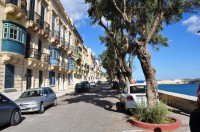Nábřeží ve Vallettě s balkonky