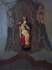 Kostelík, presbytář: Lidová barokní pieta
