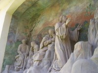 Kristus s apoštoly v tahradě Getsemanské (výklenek u vstupu do baziliky)