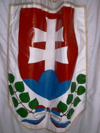 zástava so slovenským znakom