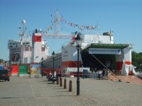 loď v prístave