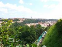 výhľad na Prahu - v pozadí Žižkovská veža