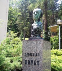 socha Vítězslava Nováka