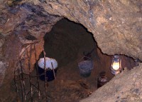 náradie, ktoré tu používali pri odhaľovaní jaskyne