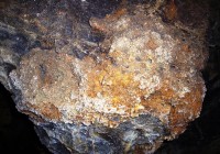 kameň v jaskyni