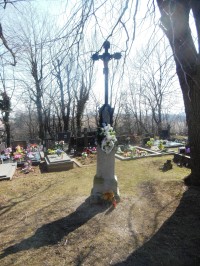 kríž na cintoríne